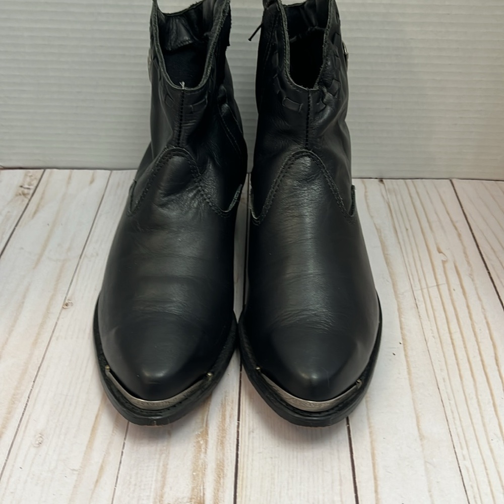 Laredo Western Boots. Black leather. Side zipper. Reinforced toe. EUC! Size 9 - Picture 2 of 9